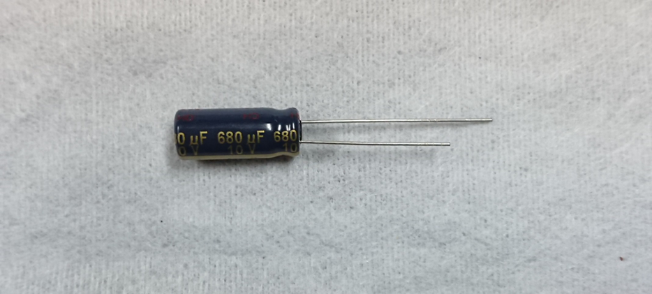 Aluminum Electrolytic Capacitors 680µF 10V Radial